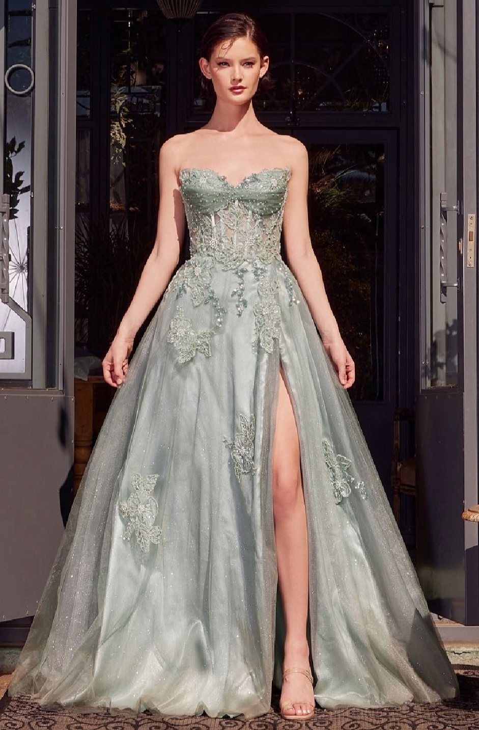STRAPLESS LAYERED TULLE BALL GOWN